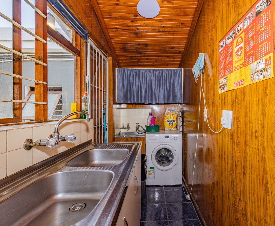 4 Bedroom Property for Sale in Fairfield Estate Western Cape